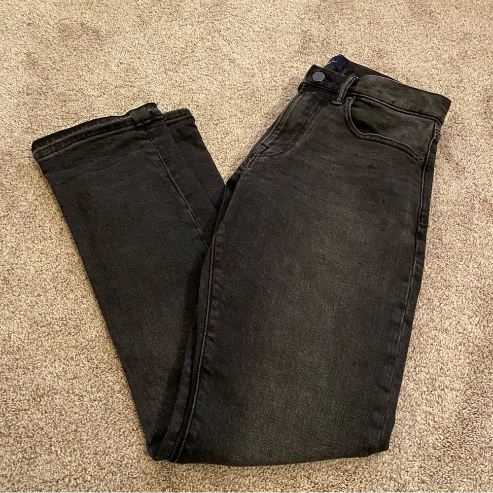 Men’s GAP denim men’s taper straight black jeans. Size 28 x30 with raw hem